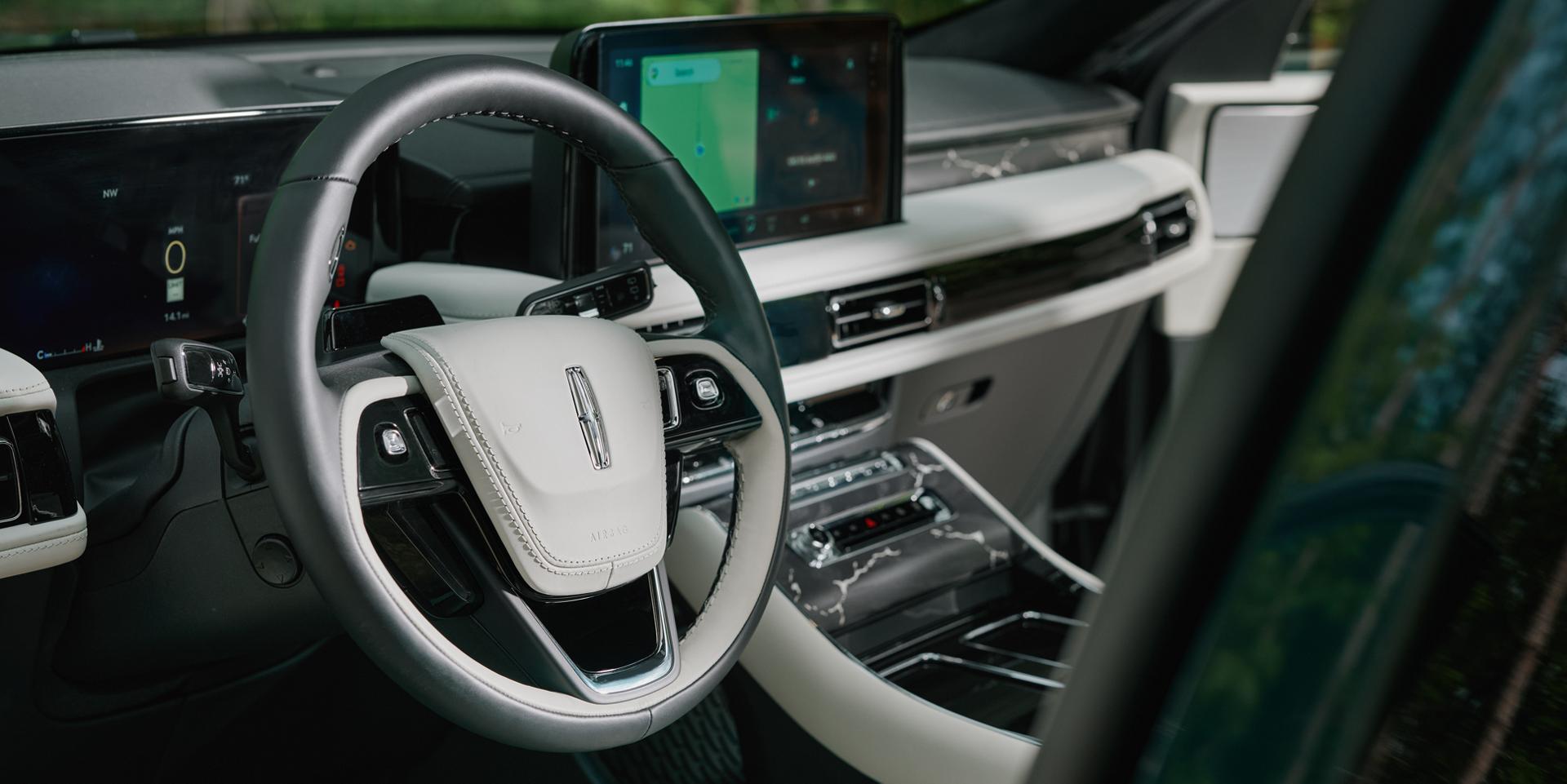 Les riches détails d’un Lincoln Aviator® Black Label™ 2027 avec le thème intérieur Moonbeam
