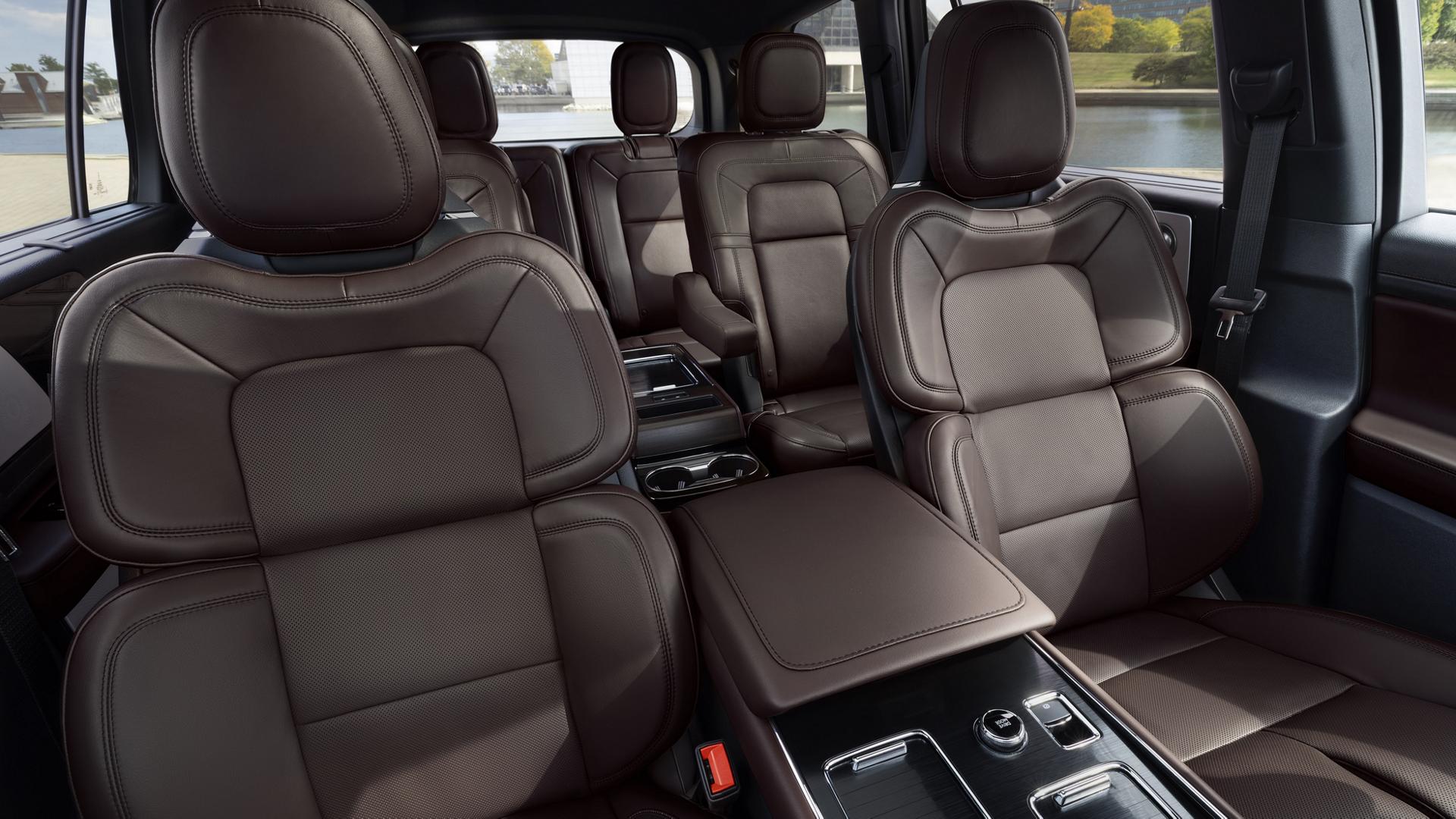 La deuxième rangée d’un Lincoln Aviator® 2027 avec deux sièges capitaine