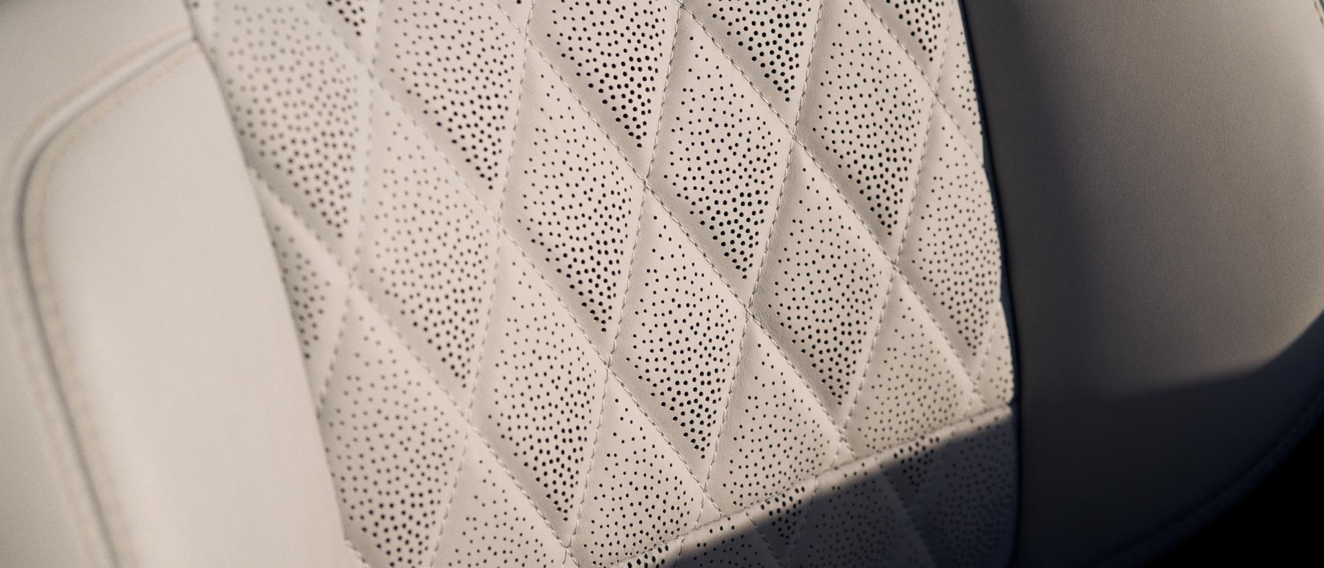 Les détails d’un siège de véhicule Lincoln Black Label sont illustrés.