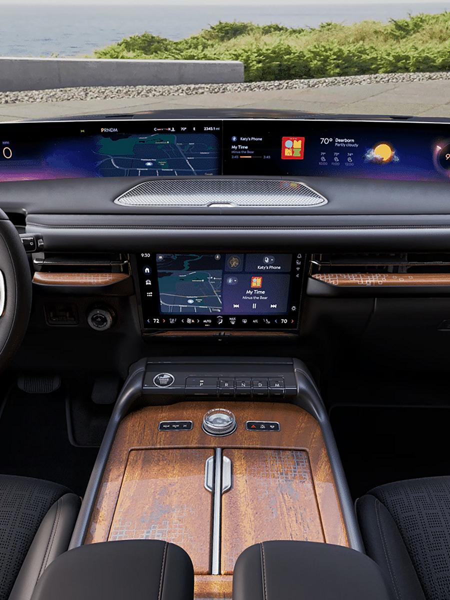 L'habitacle avant d'un VUS Lincoln Navigator® Black Label 2026 dans le thème Invitation.