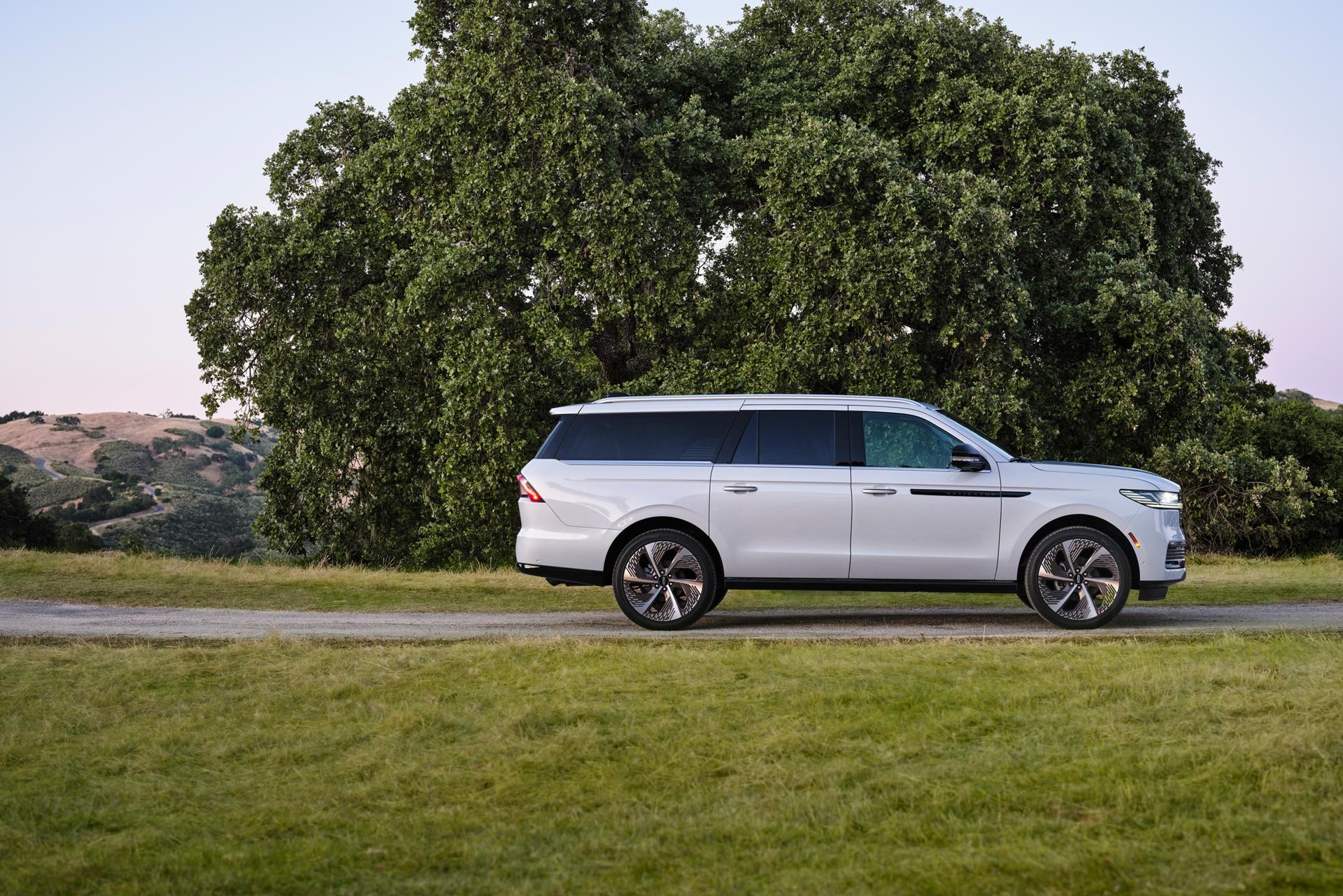 A side profile shot of the 2026 Lincoln Navigator® with the Atmospheric Black Label theme