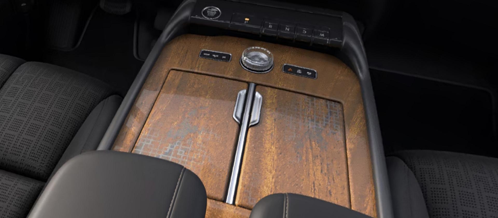 Appliqué en bois véritable Khaya de la thématique Invitation sur la console centrale d’un modèle Navigator® Lincoln Black Label™ 2027