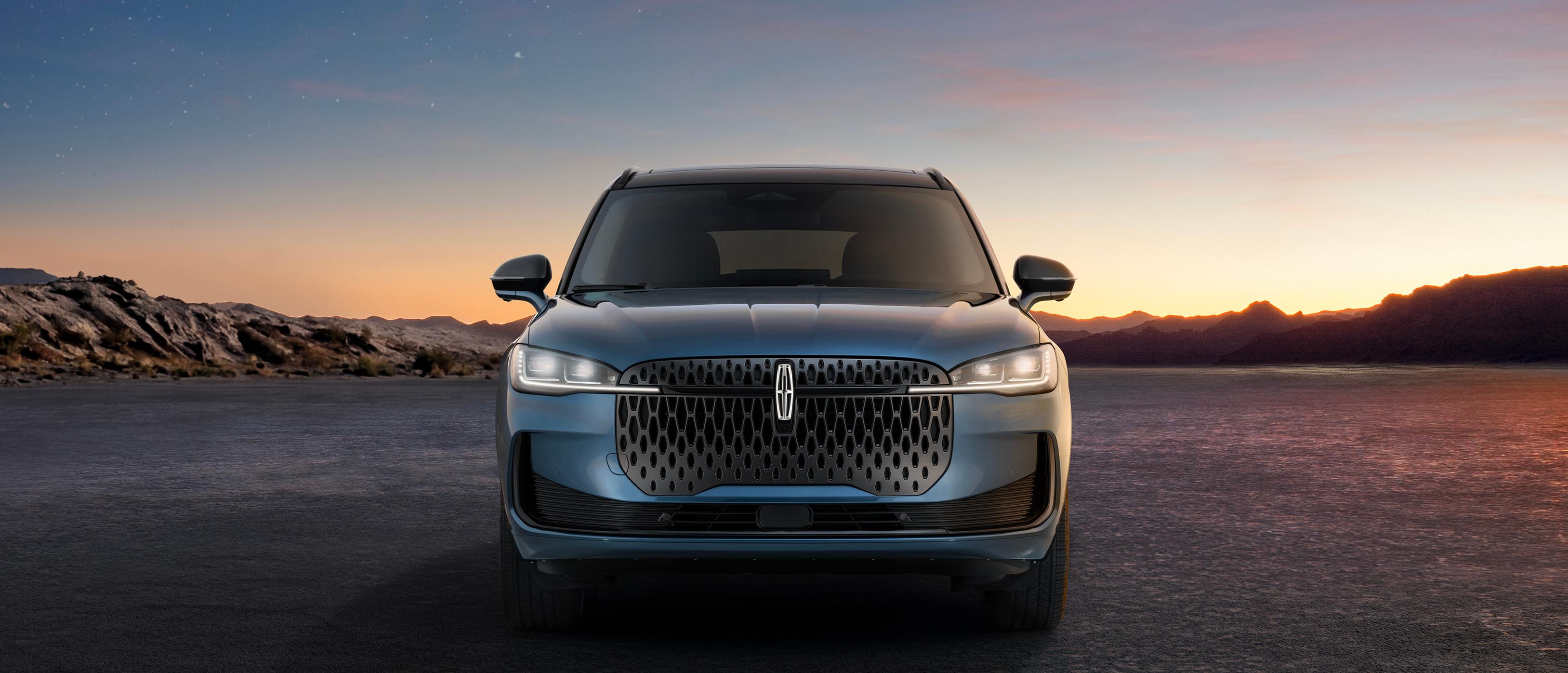 Un emblème étoilé Lincoln illuminé et une barre lumineuse définissent la calandre distinctive du Lincoln Corsair® hybride 2027 