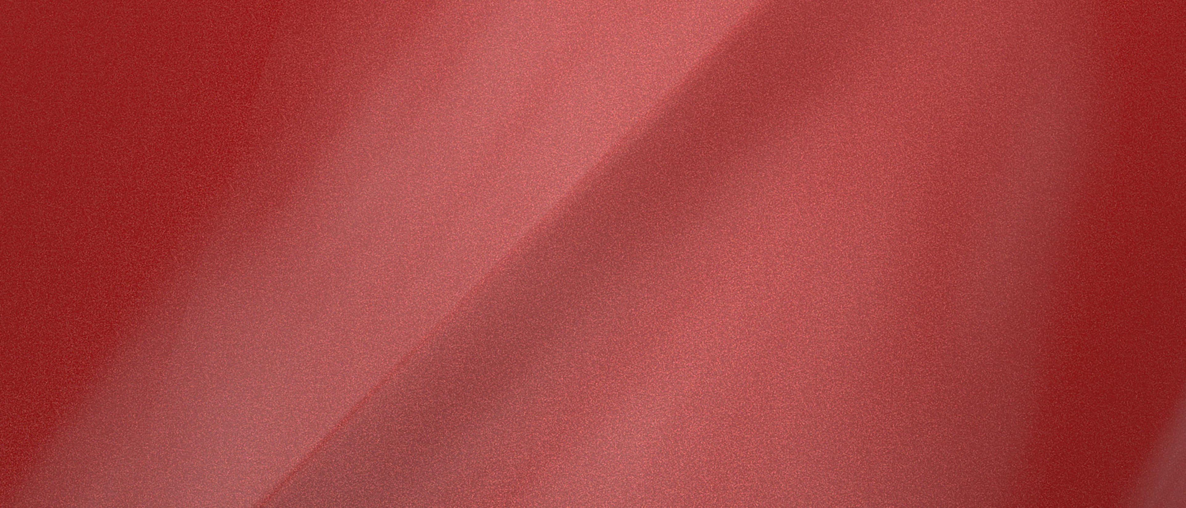 Tapis rouge métallisé teinté verni