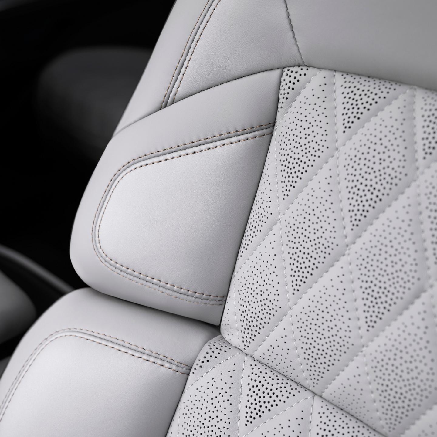 L’insigne extérieur sur le côté d’un VUS Lincoln Navigator® 2027
