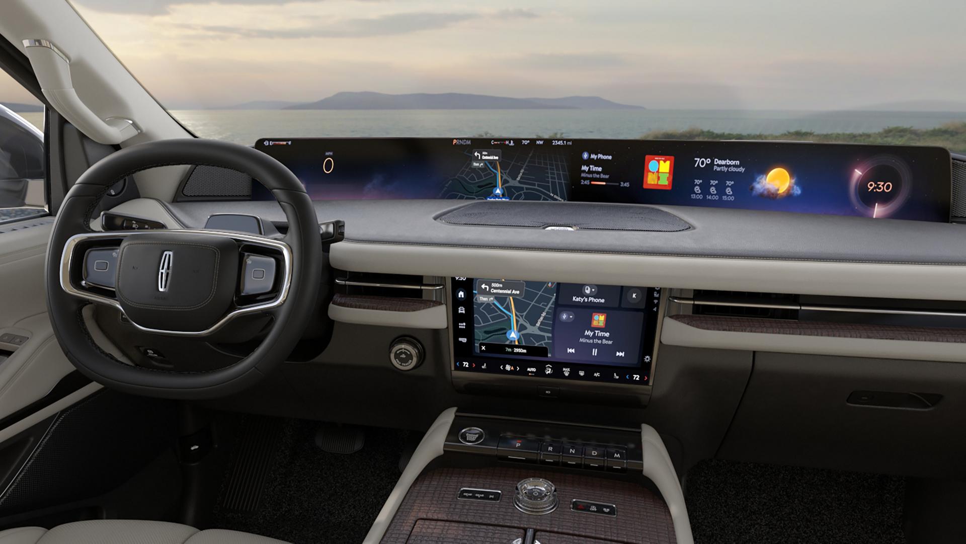 L’écran panoramique de 48 po de large à l’intérieur d’un VUS Lincoln Navigator®
