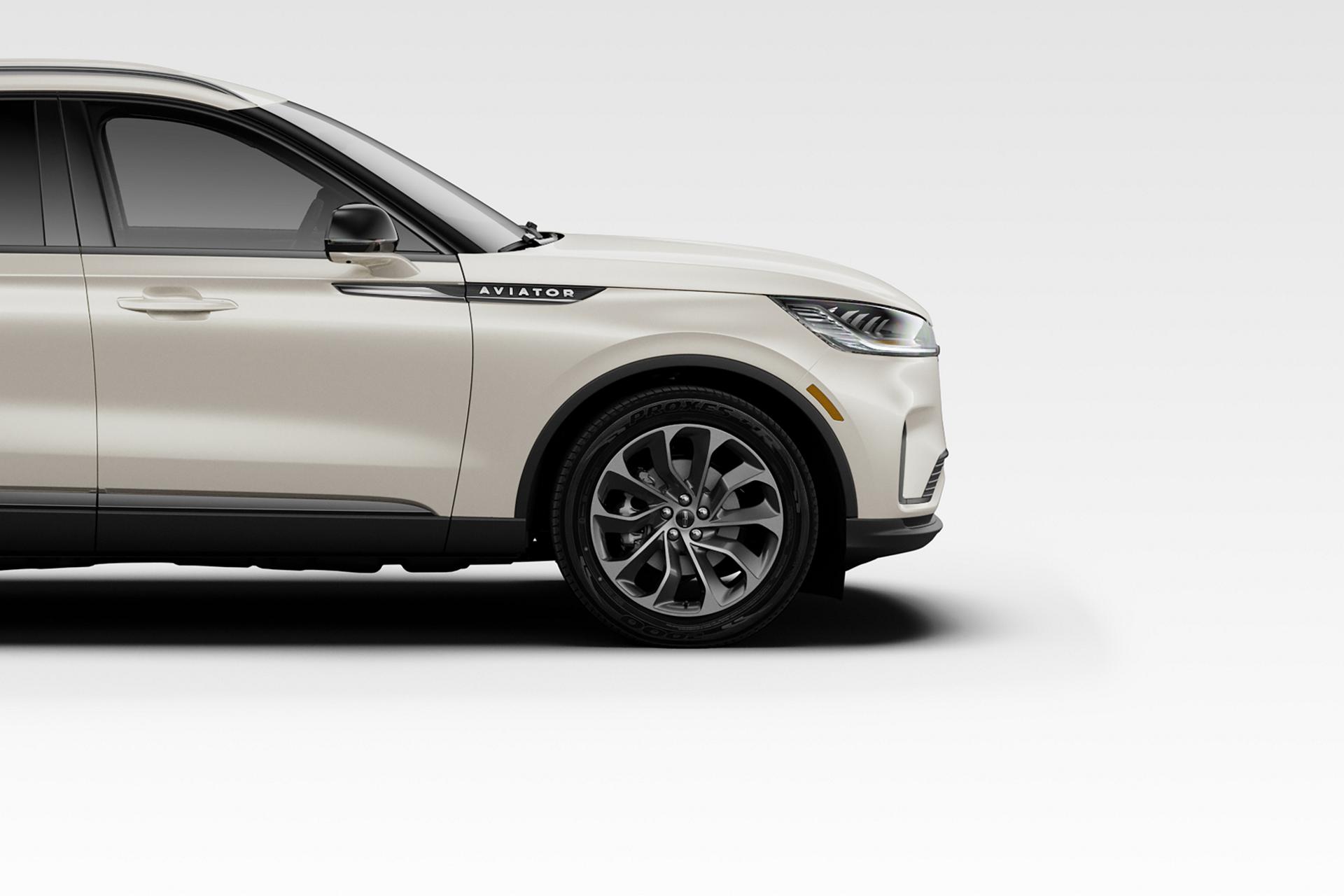La jante en aluminium usinée brillante de 21 po offerte en option du Lincoln Aviator® 2027