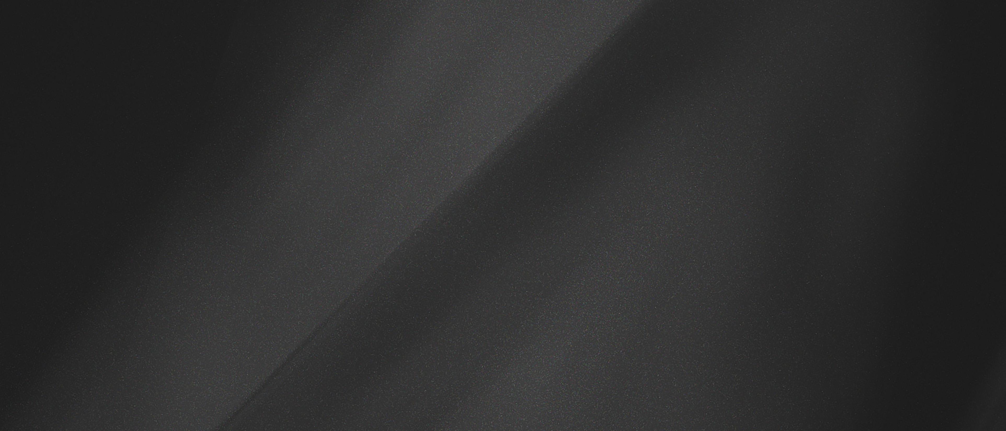 Noir infini métallisé verni