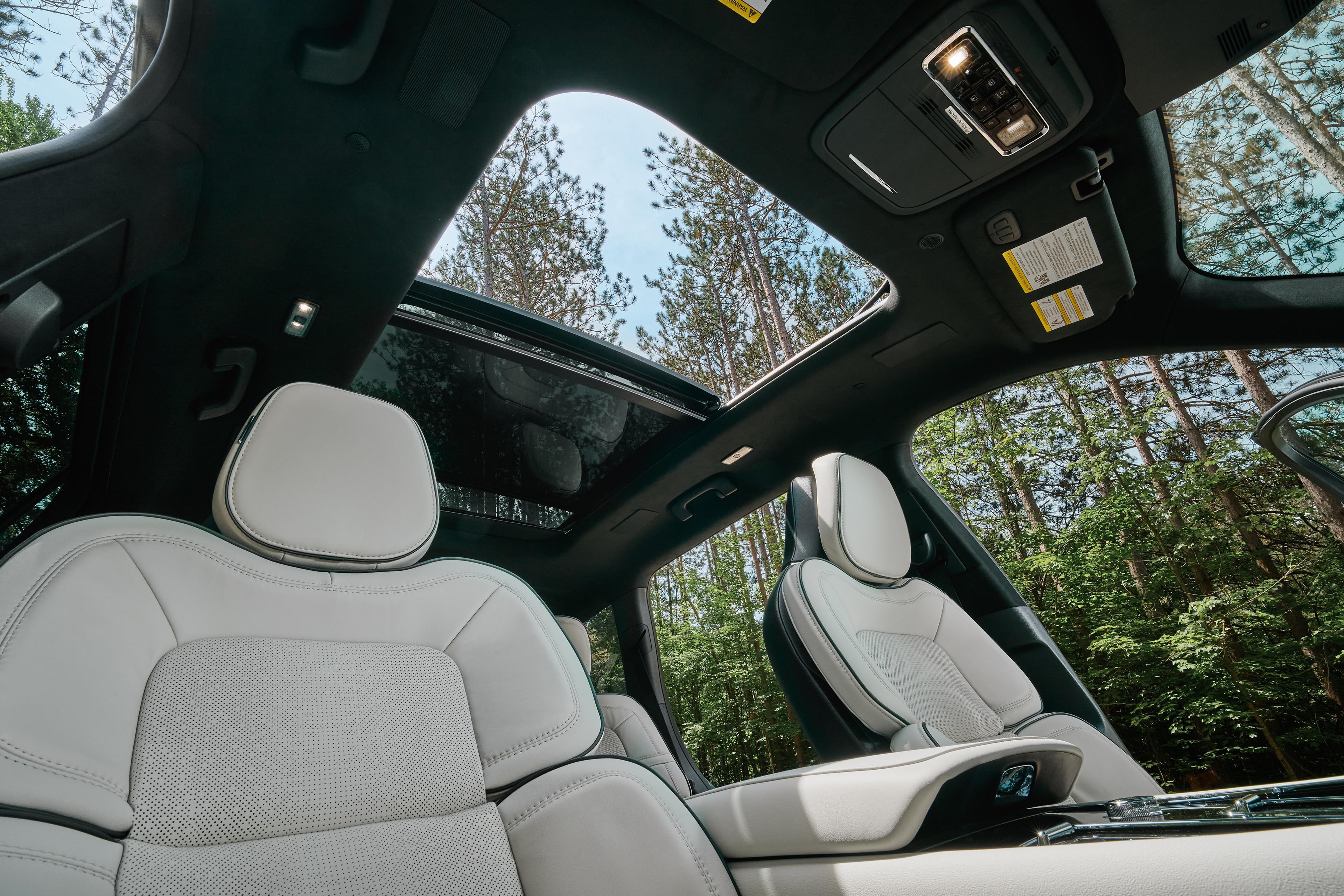 Détails subtils d’un siège garni de cuir dans un Lincoln Aviator® 2027