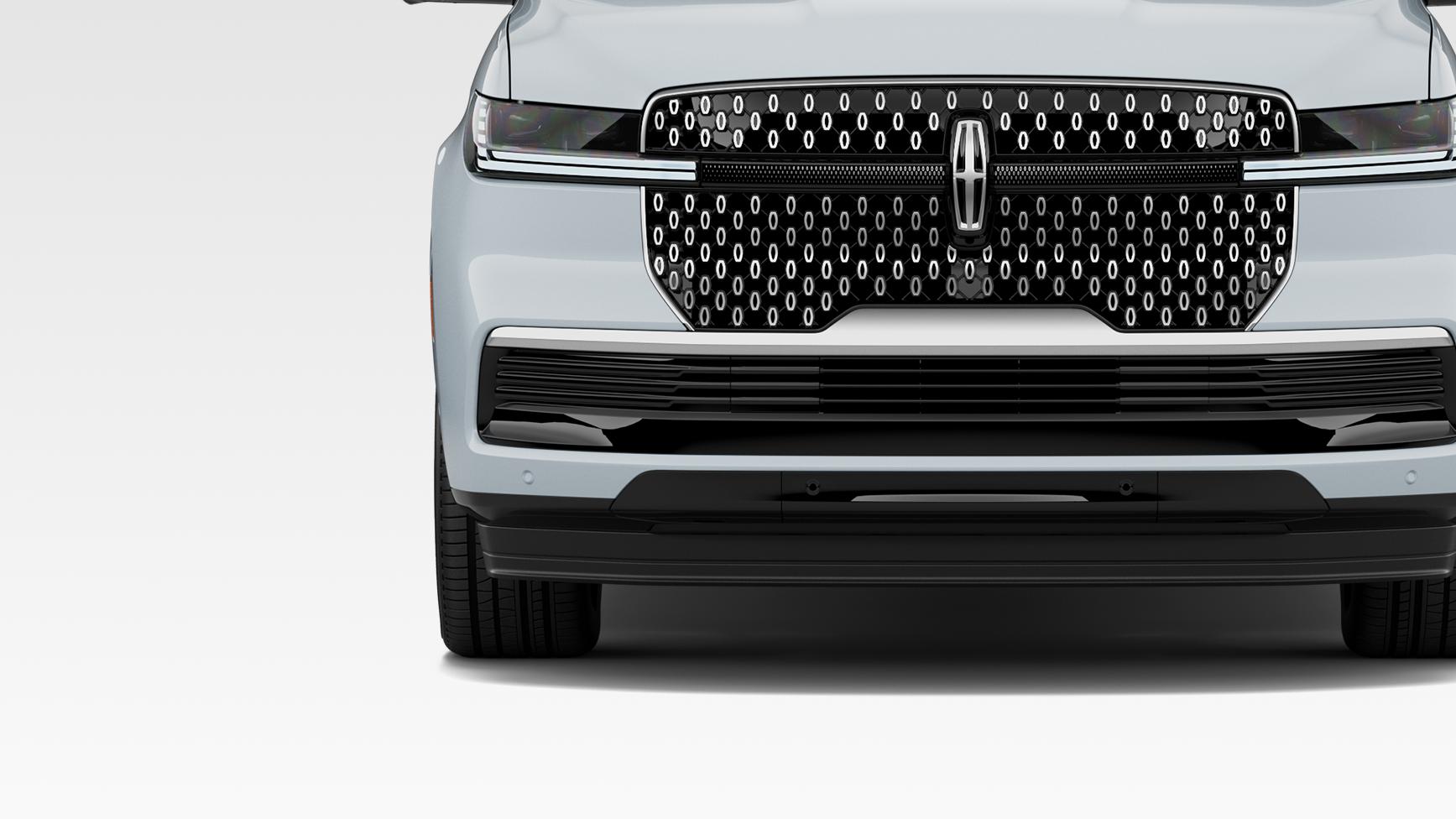 L’extérieur avant d’un VUS Lincoln Navigator® 2027 accueille un pare-chocs assorti à la carrosserie