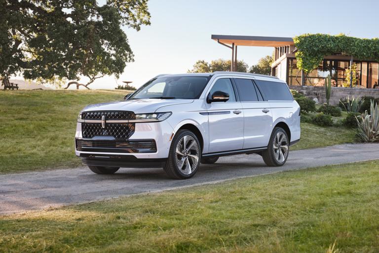 Le VUS Lincoln Navigator Black Label 2027 avec la thématique Atmospheric présente des détails extérieurs uniques de couleur cuivre