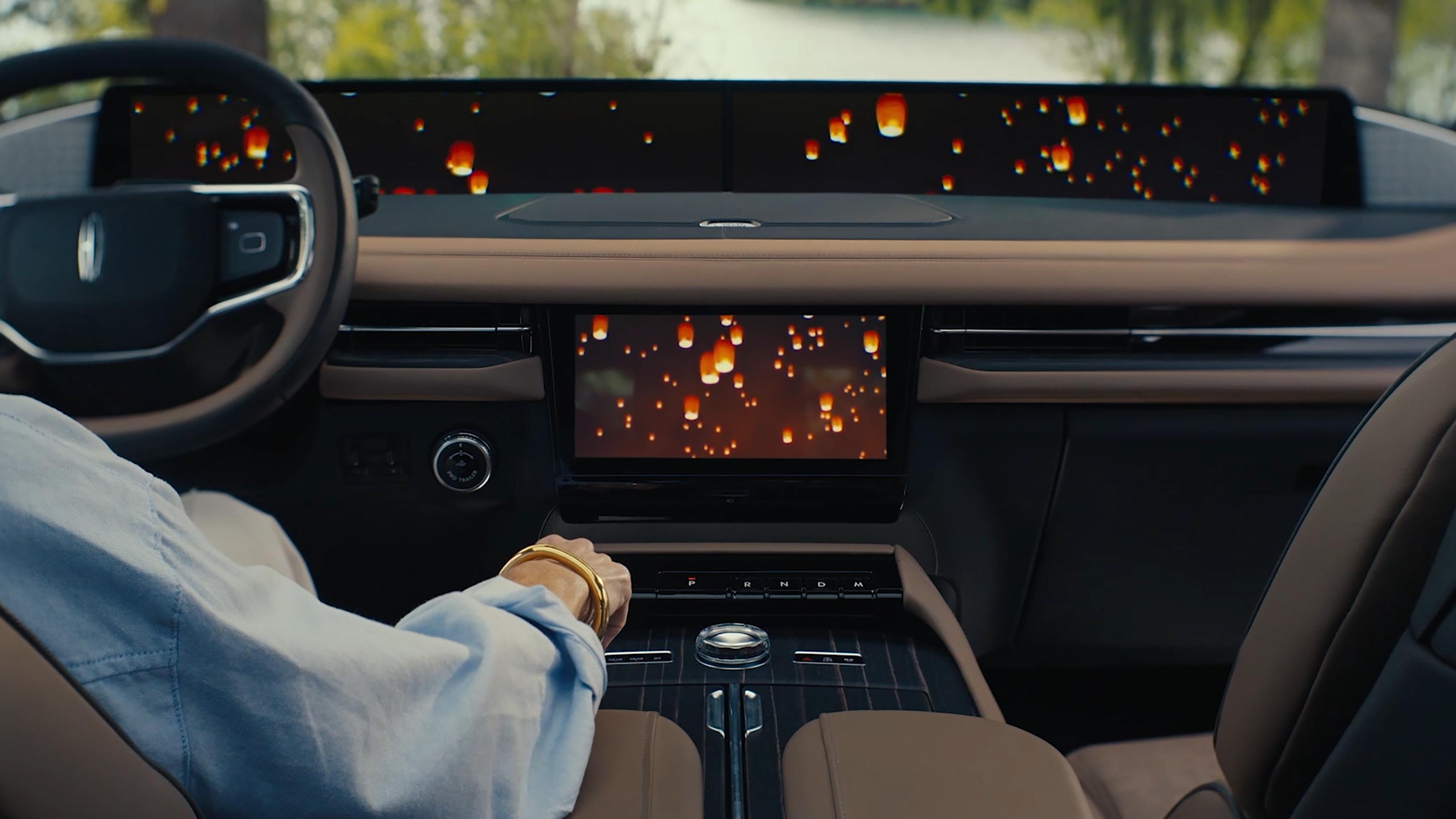 Vue du pare-brise depuis l’intérieur d’un VUS Lincoln Navigator® 2027