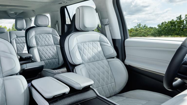 Vue intérieure de la première rangée d’un VUS Lincoln Navigator® 2027