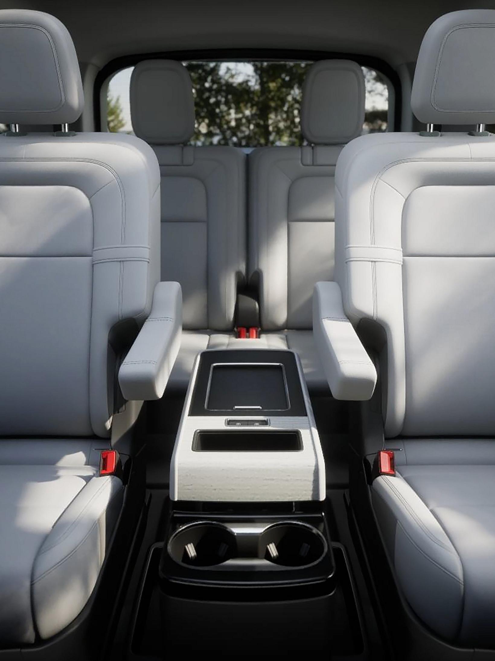 La deuxième rangée d’un Lincoln Aviator® 2026 en configuration avec fauteuils Capitaine