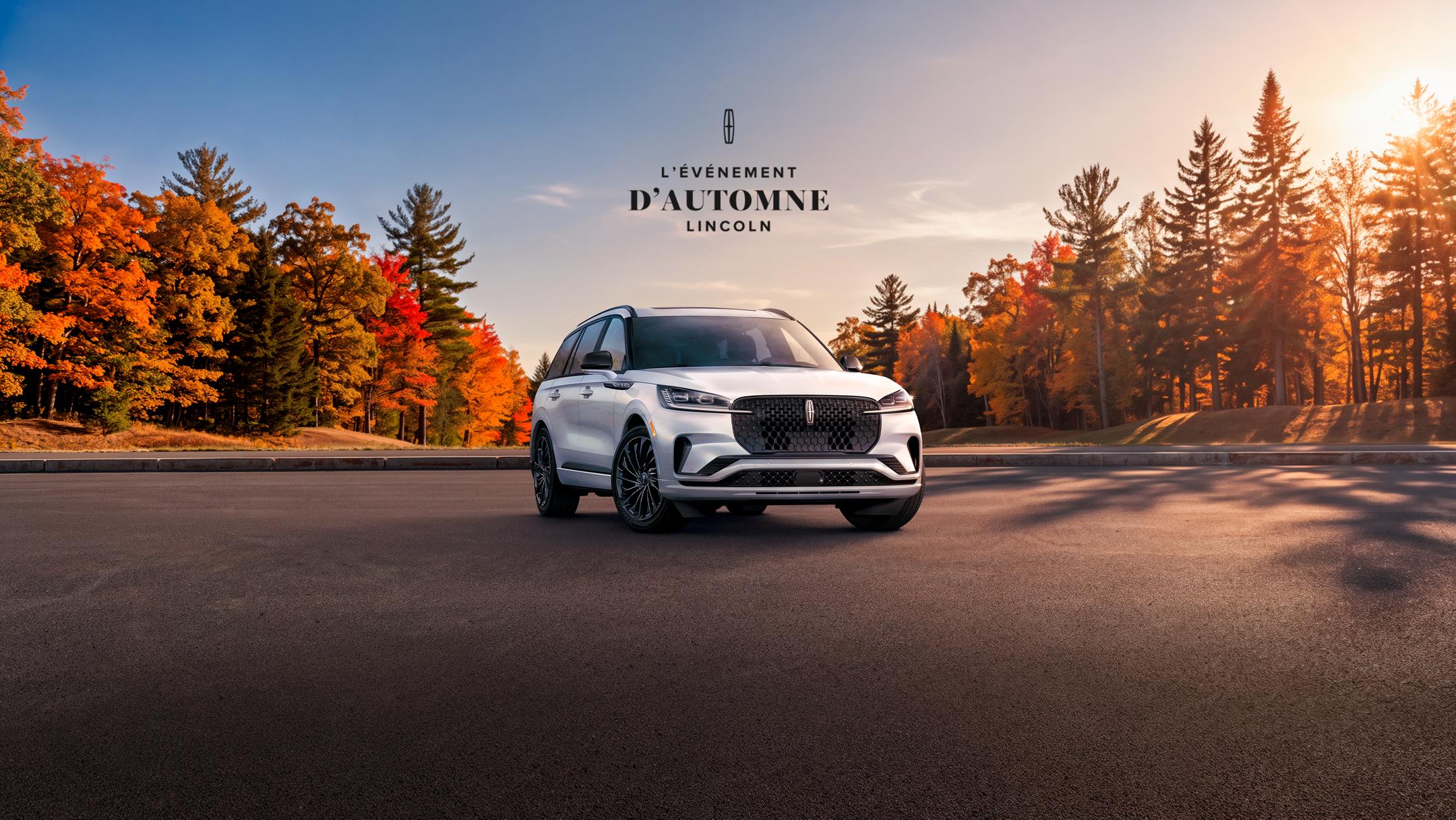 L’Événement d’automne Lincoln. Le Lincoln Aviator avec une forêt en arrière-plan.