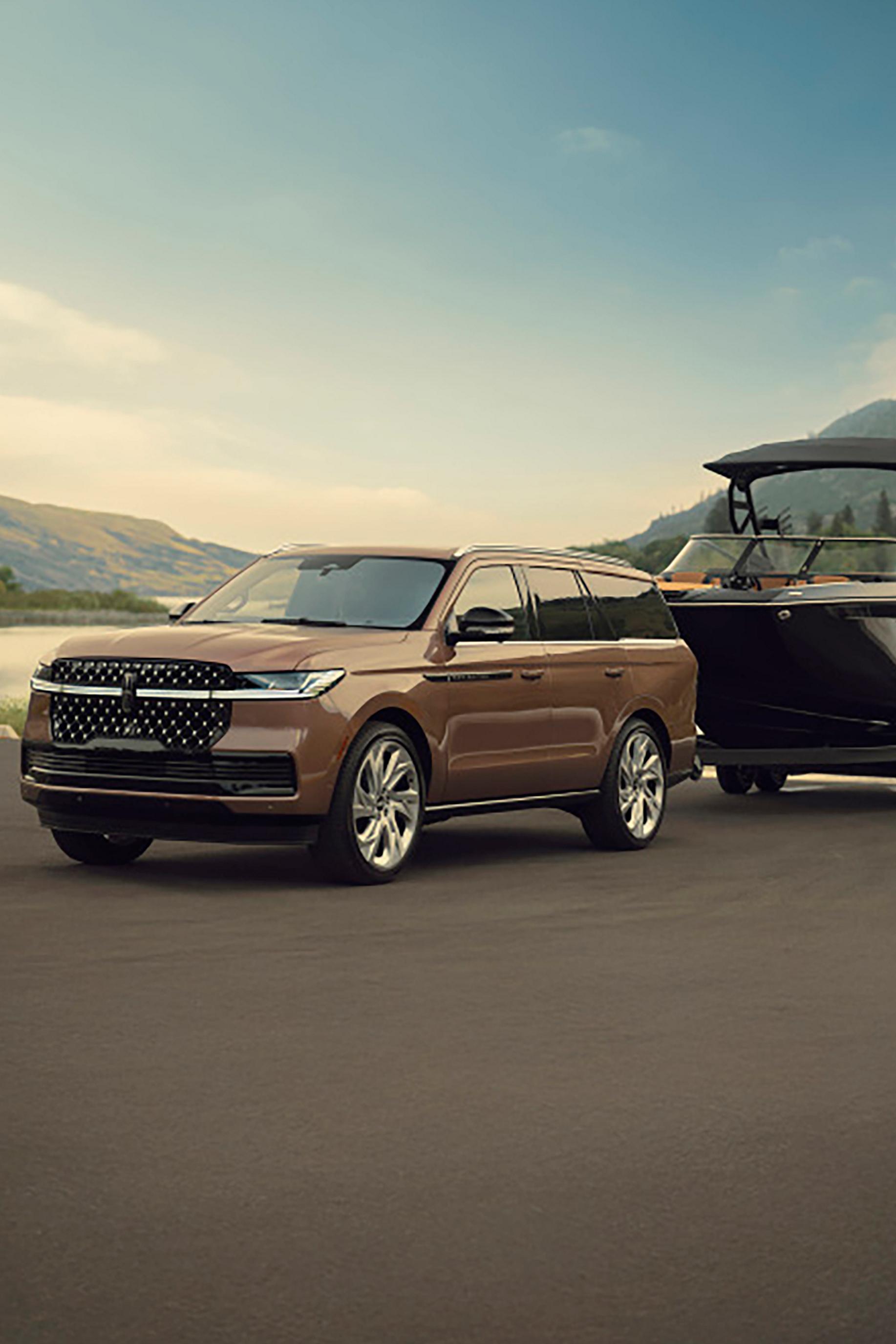 Un VUS Lincoln Navigator® 2026 remorque un grand bateau