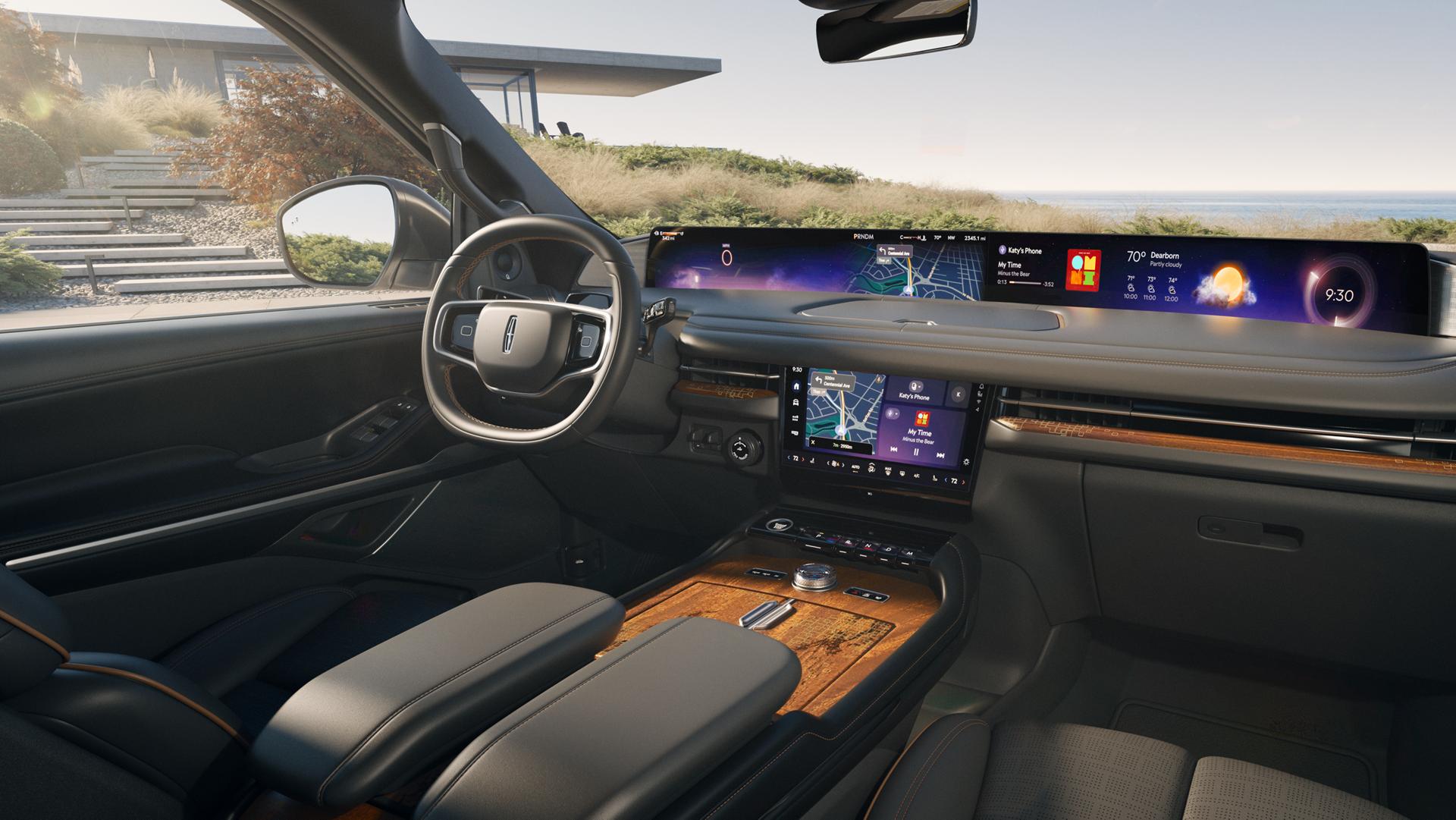 L’écran panoramique de 48 po de large à l’intérieur d’un VUS Lincoln Navigator® 2027