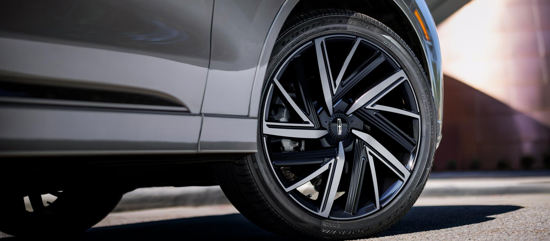 Gros plan sur la roue d’un Lincoln® Black Label® Aviator 2027
