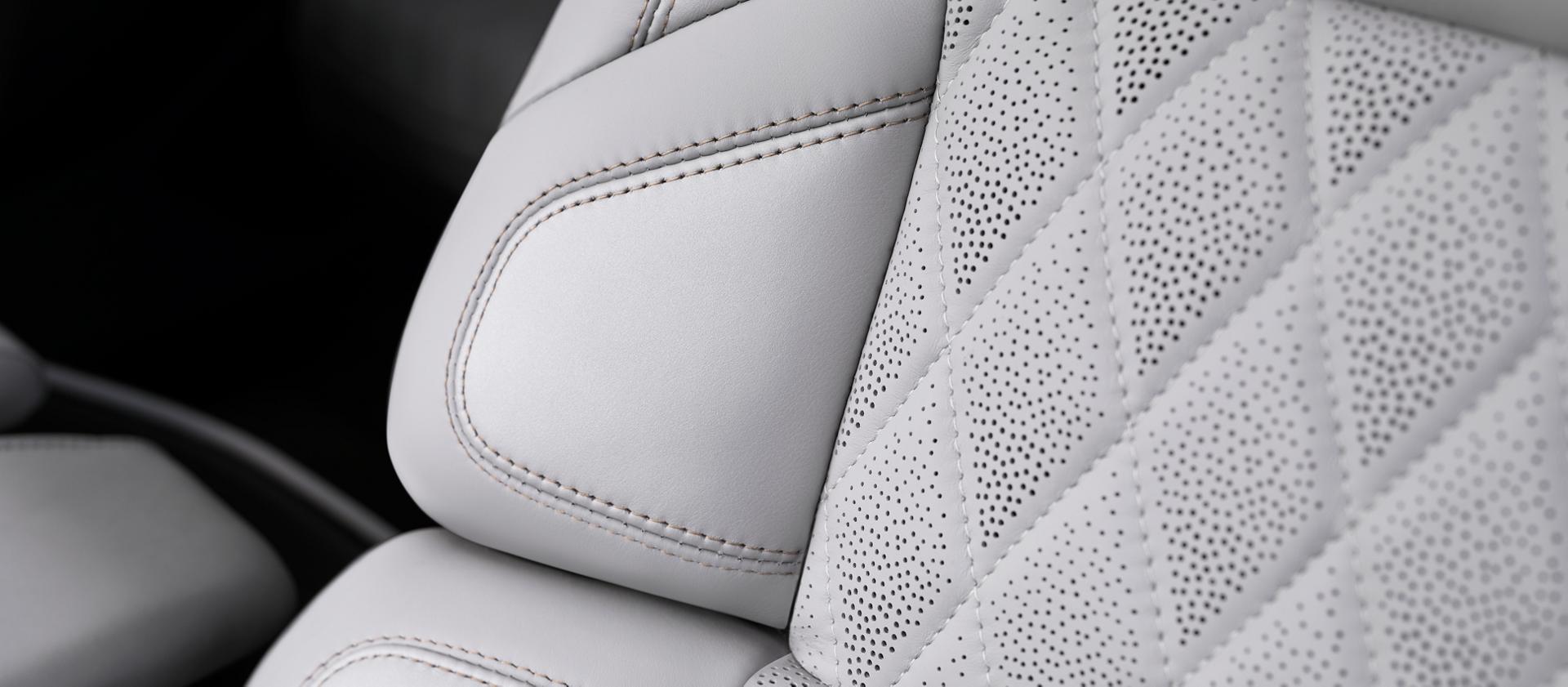 L’insert matelassé des sièges avant de la thématique Atmospheric dans un modèle 2027 Lincoln Navigator® Black Label™