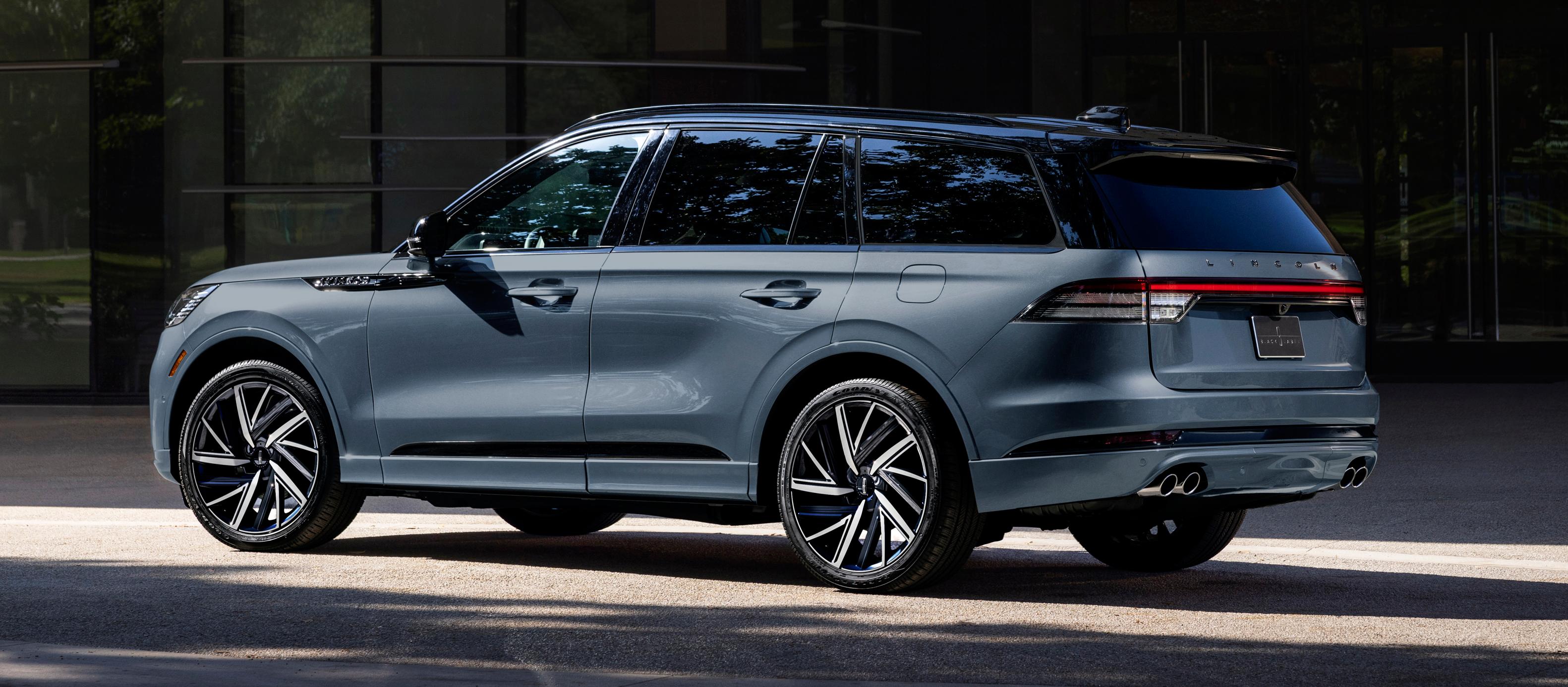 Un VUS Lincoln Black Label Aviator® 2026 est montré avec l’ensemble Édition spéciale en option.
