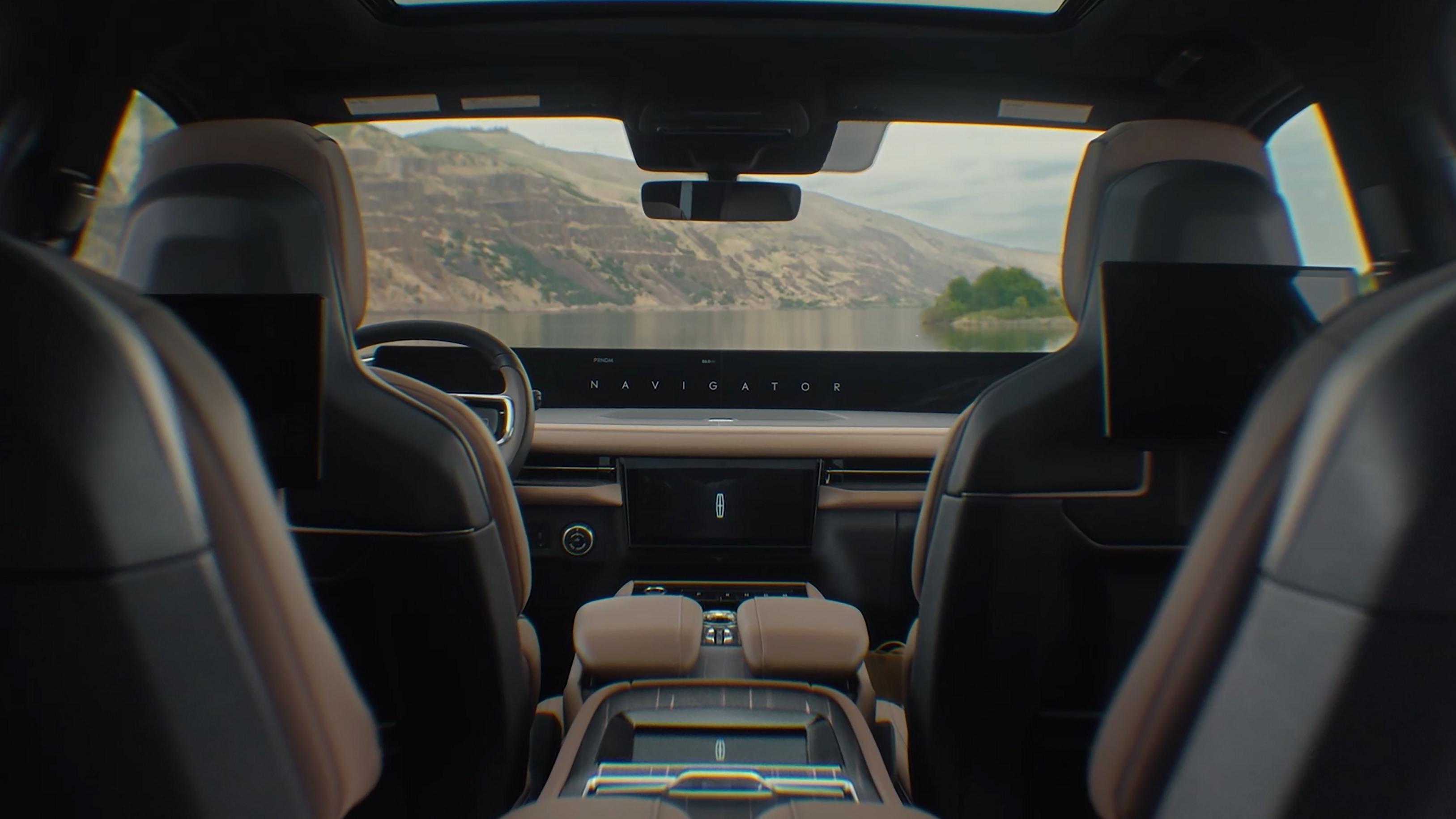 L’intérieur d’un VUS Lincoln Black Label Navigator® 2026 avec la thématique Enlighten