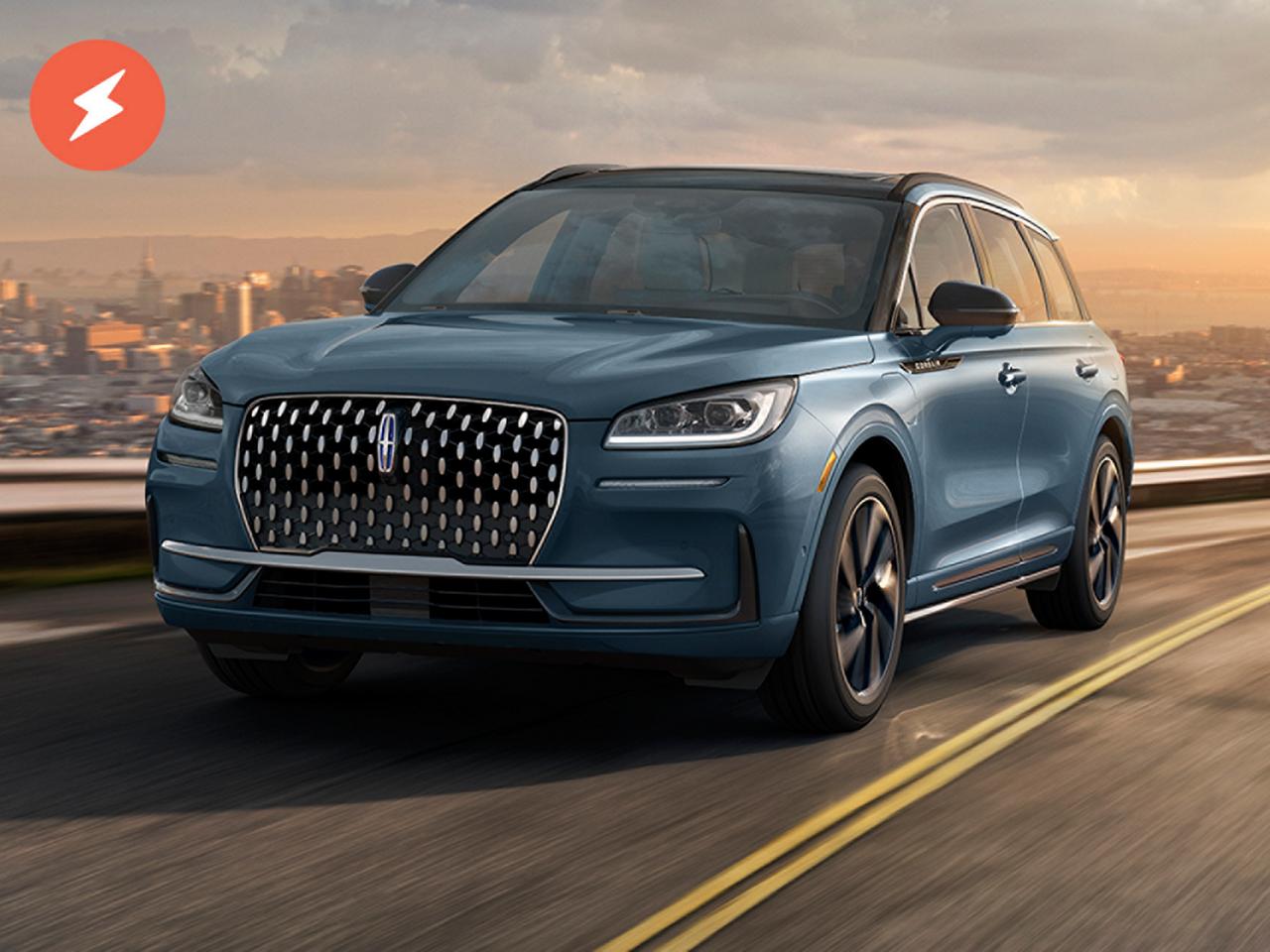 La Lincoln Corsair sur la route. Hybride rechargeable en option.