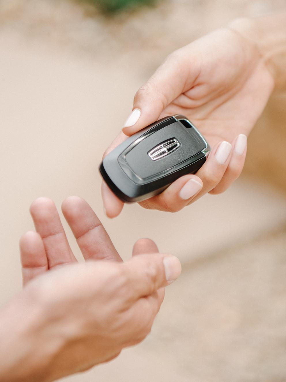 Le porte-clés d’un véhicule Lincoln.